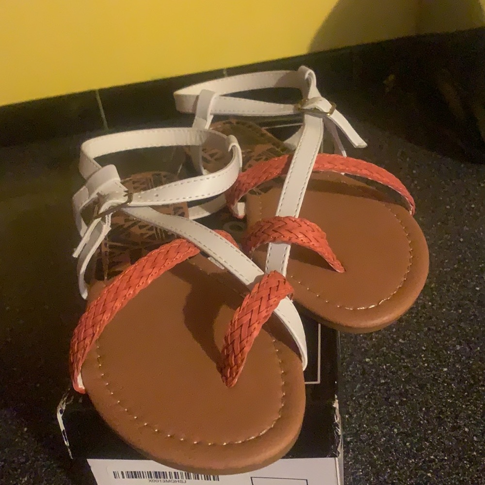 Qupid Sandals~NWT - Picture 2 of 4